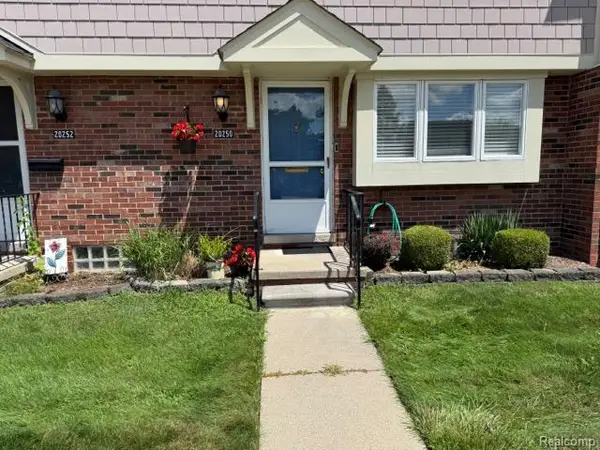 20250 Great Oaks Circle, ClintonTownship, MI 48036