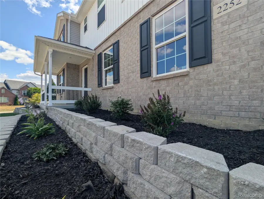 2252 Lake Ridge Drive, Grand Blanc, MI 48439 - #2