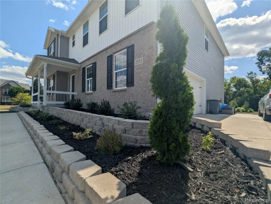2252 Lake Ridge Drive, Grand Blanc, MI 48439 - #3