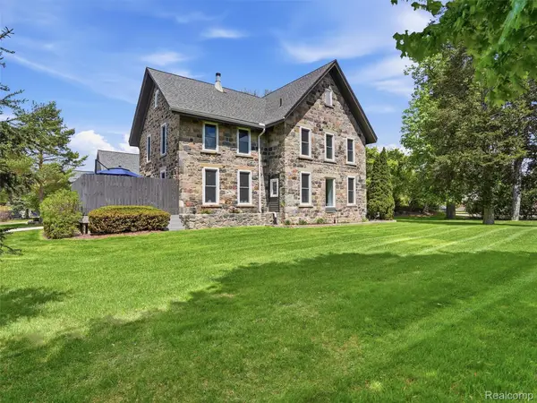7475 Pinehurst Circle, BloomfieldHills, MI 48301