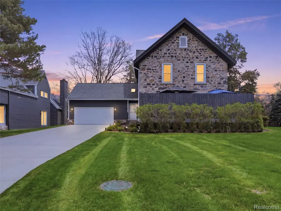 7475 Pinehurst Circle, Bloomfield, MI 48301 - #2