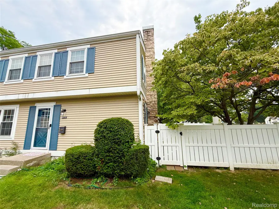 41732 Onaway Drive, Northville, MI 48167 - #2