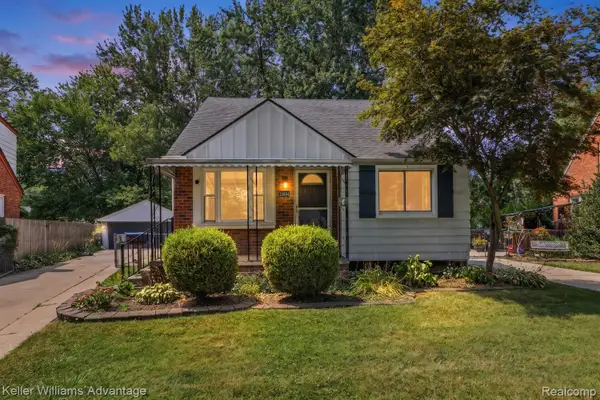 19994 Hunt Club Drive, HarperWoods, MI 48225