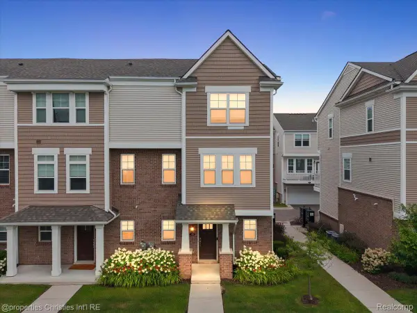 2500 Normandy Road W #38, RoyalOak, MI 48073