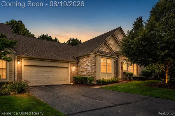 16766 Lochmoor Circle W, Northville, MI 48168