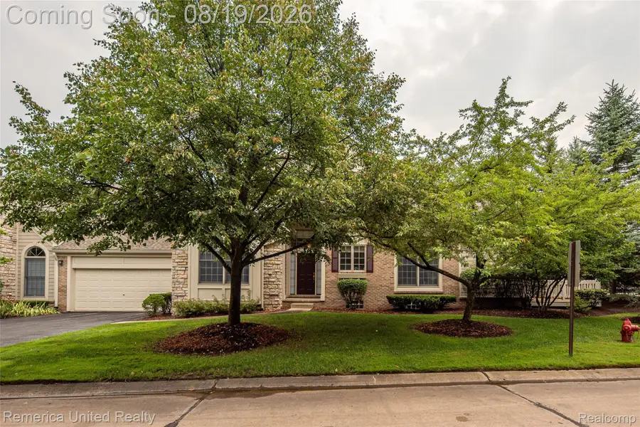 16766 Lochmoor Circle W, Northville, MI 48168 - #2