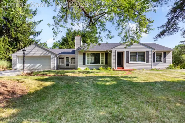 1365 E Buell Road, Rochester, MI 48306