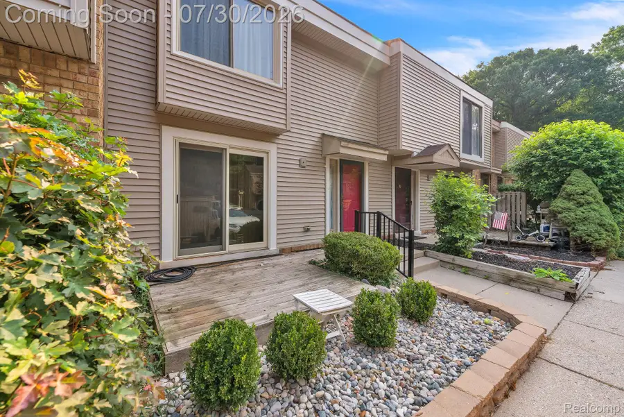 1424 Oakbrook E, Rochester Hills, MI 48307 - #2