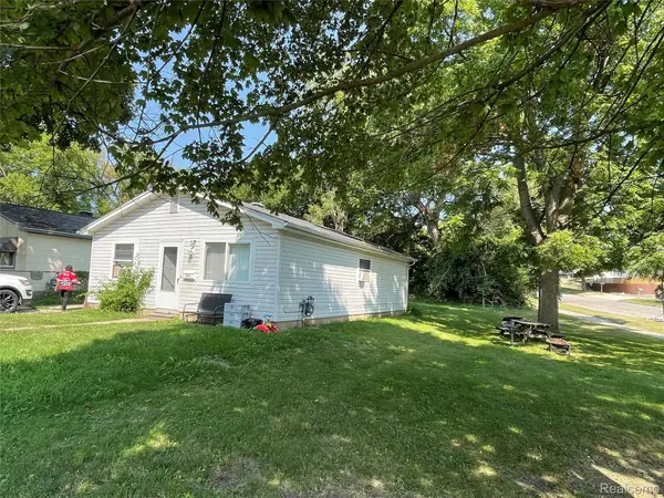864 Terry Avenue, Pontiac, MI 48340
