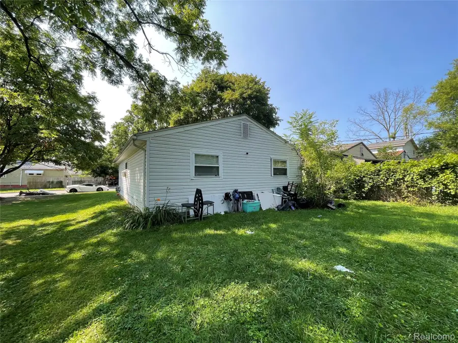 864 Terry Avenue, Pontiac, MI 48340 - #3
