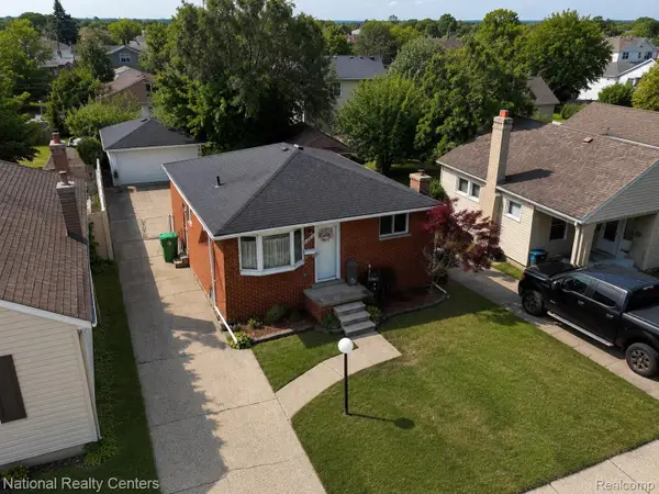 28821 Beechwood Street, GardenCity, MI 48135