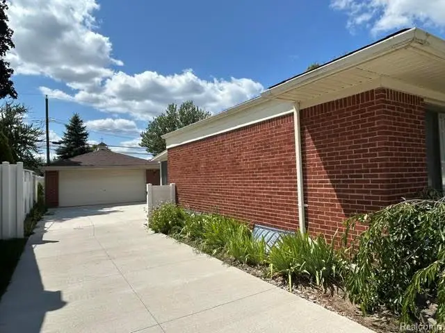 31225 Kenwood Avenue, Madison Heights, MI 48071 - #3