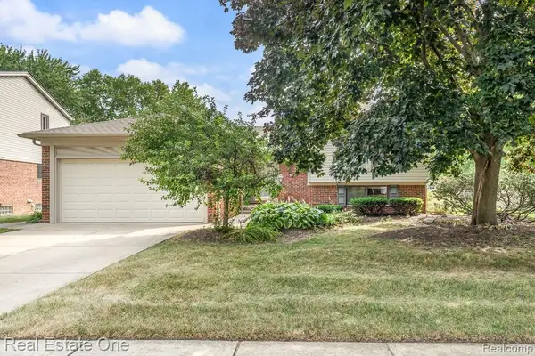 3444 Eagle Drive, Troy, MI 48083