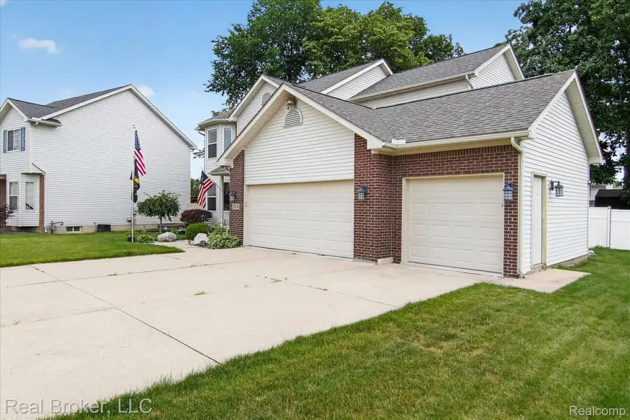 15156 Oak Valley Lane, Monroe, MI 48161 - #3
