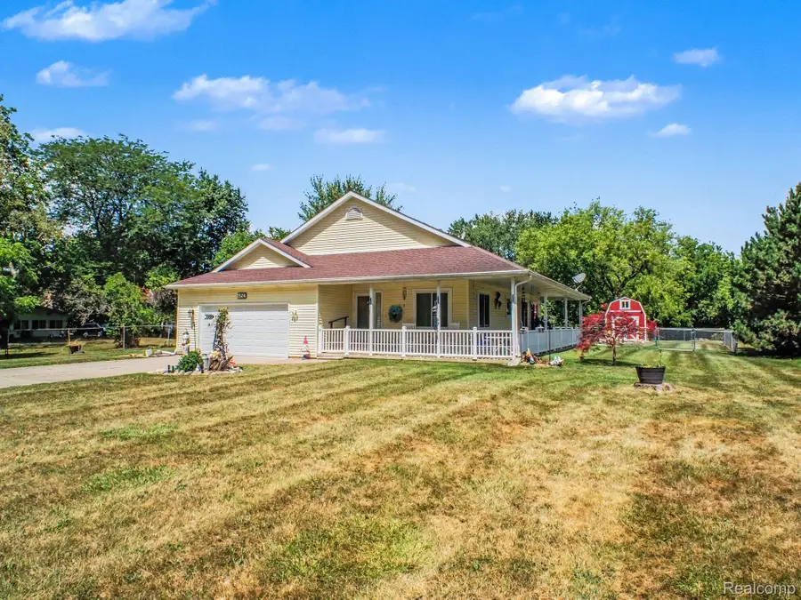 1524 Cussewago Drive, Fenton, MI 48430 - #2