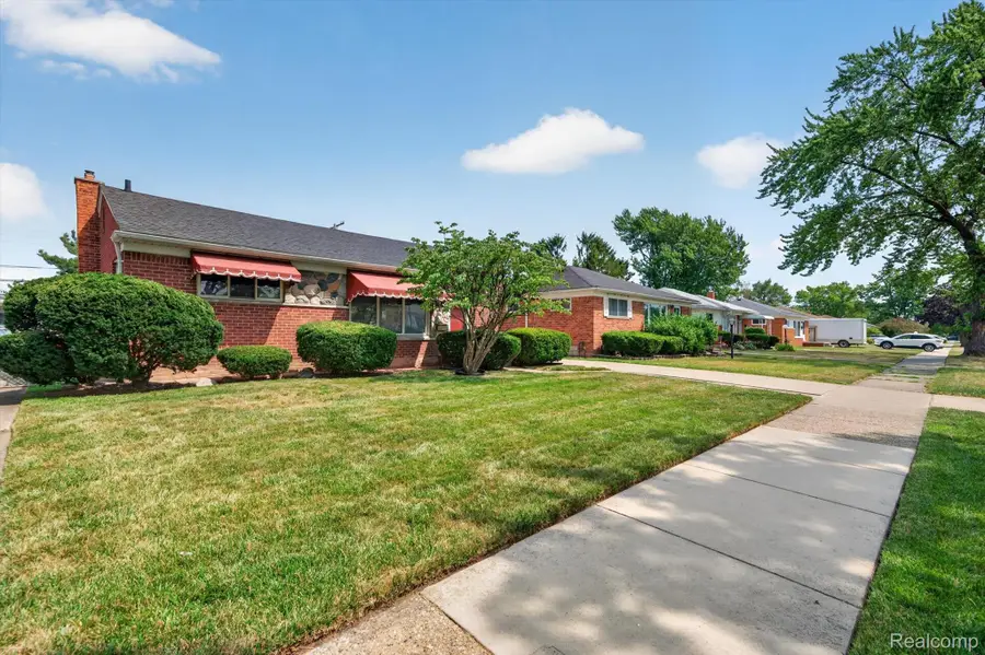 24894 Raven Avenue, Eastpointe, MI 48021 - #2
