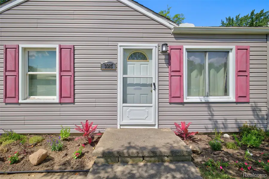 3387 Curwood Street, Waterford, MI 48329 - #2