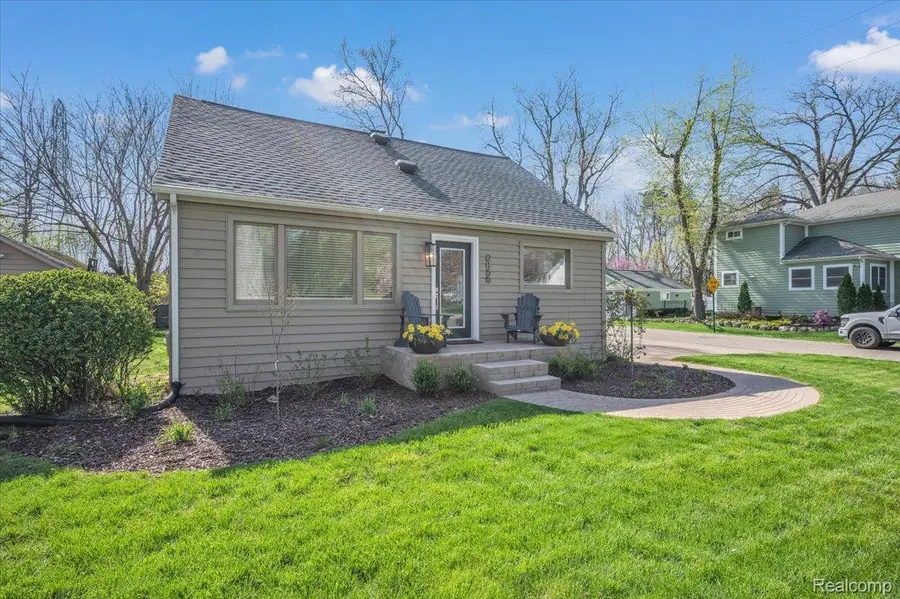 2155 Avondale Street, Sylvan Lake, MI 48320 - #3