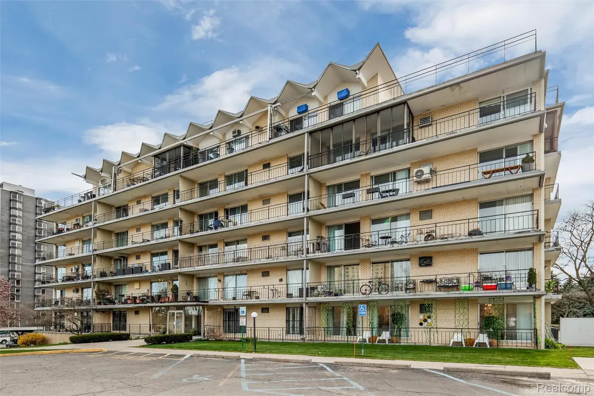 8300 E Jefferson Avenue #307, Detroit, MI 48214 - #1