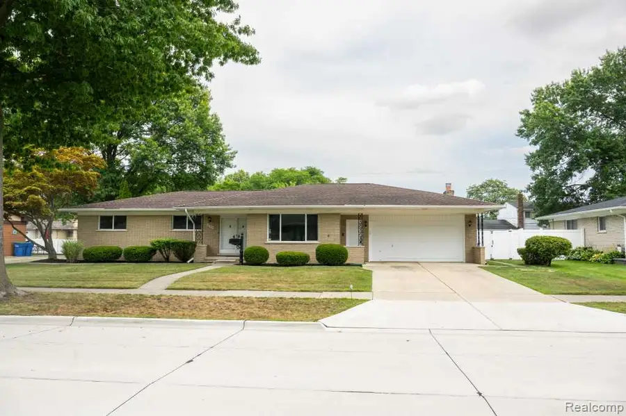 32400 Northampton Drive, Warren, MI 48093 - #3