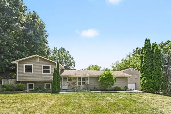 3033 Loss Trail, Milford, MI 48380