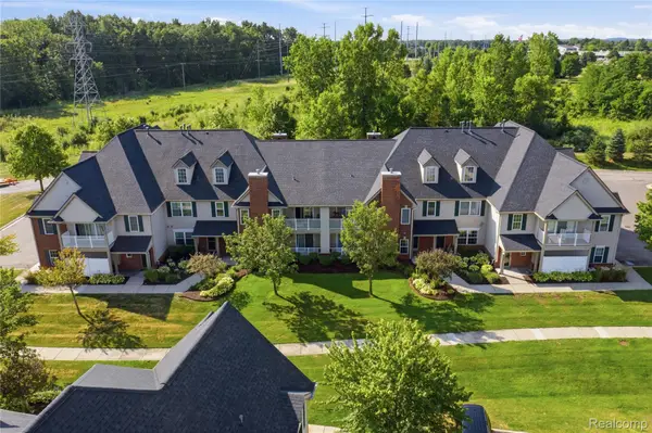 4181 Kirkway Court #94, Howell, MI 48843