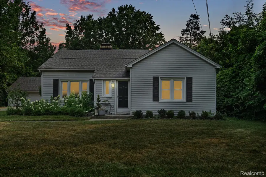 20215 W Eastwood Drive W, Harper Woods, MI 48225 - #2