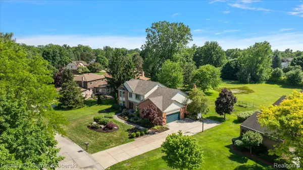 37125 Fox Glen, FarmingtonHills, MI 48331