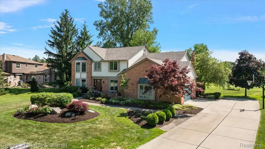 37125 Fox Glen, Farmington Hills, MI 48331 - #3