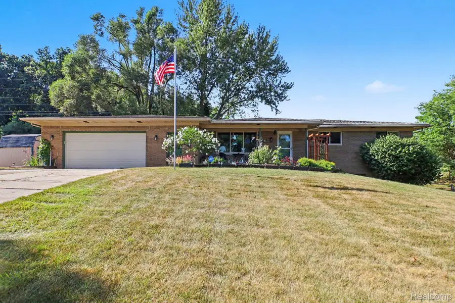 2777 White Lake Road, Highland, MI 48356 - #3