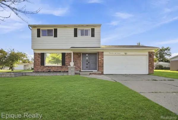 27819 Westcott Crescent Circle, Farmington, MI 48334