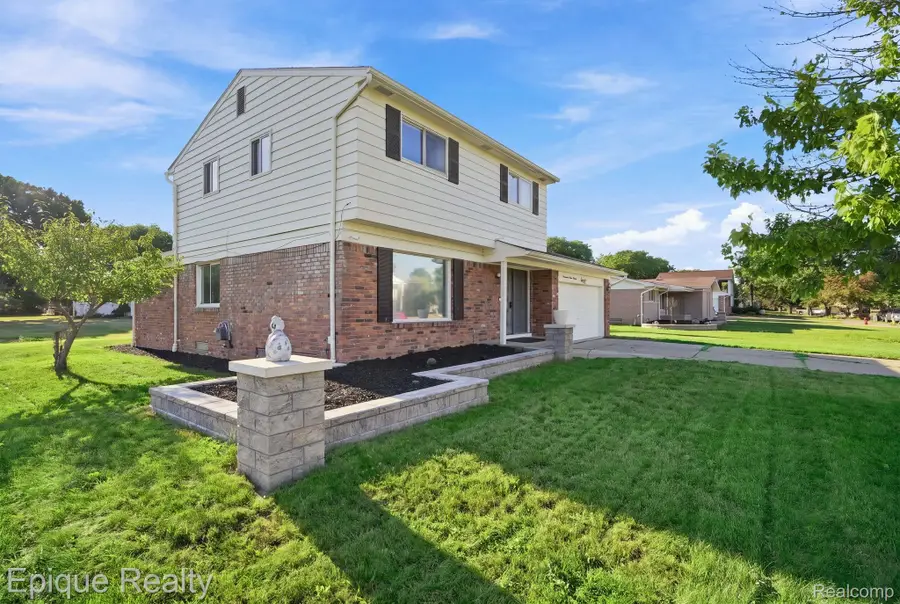 27819 Westcott Crescent Circle, Farmington, MI 48334 - #2