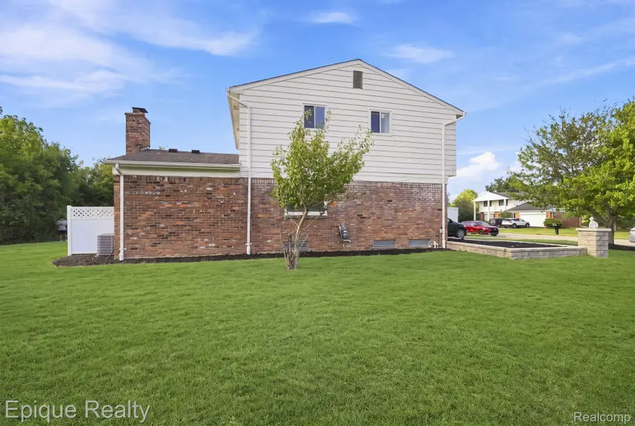 27819 Westcott Crescent Circle, Farmington, MI 48334 - #3