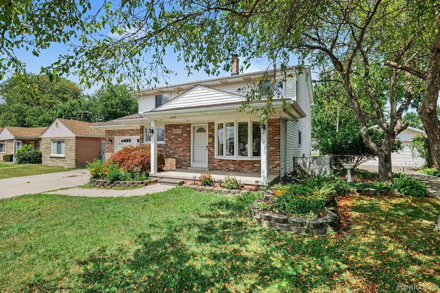 22935 Allor Street, Saint Clair Shores, MI 48082 - #3