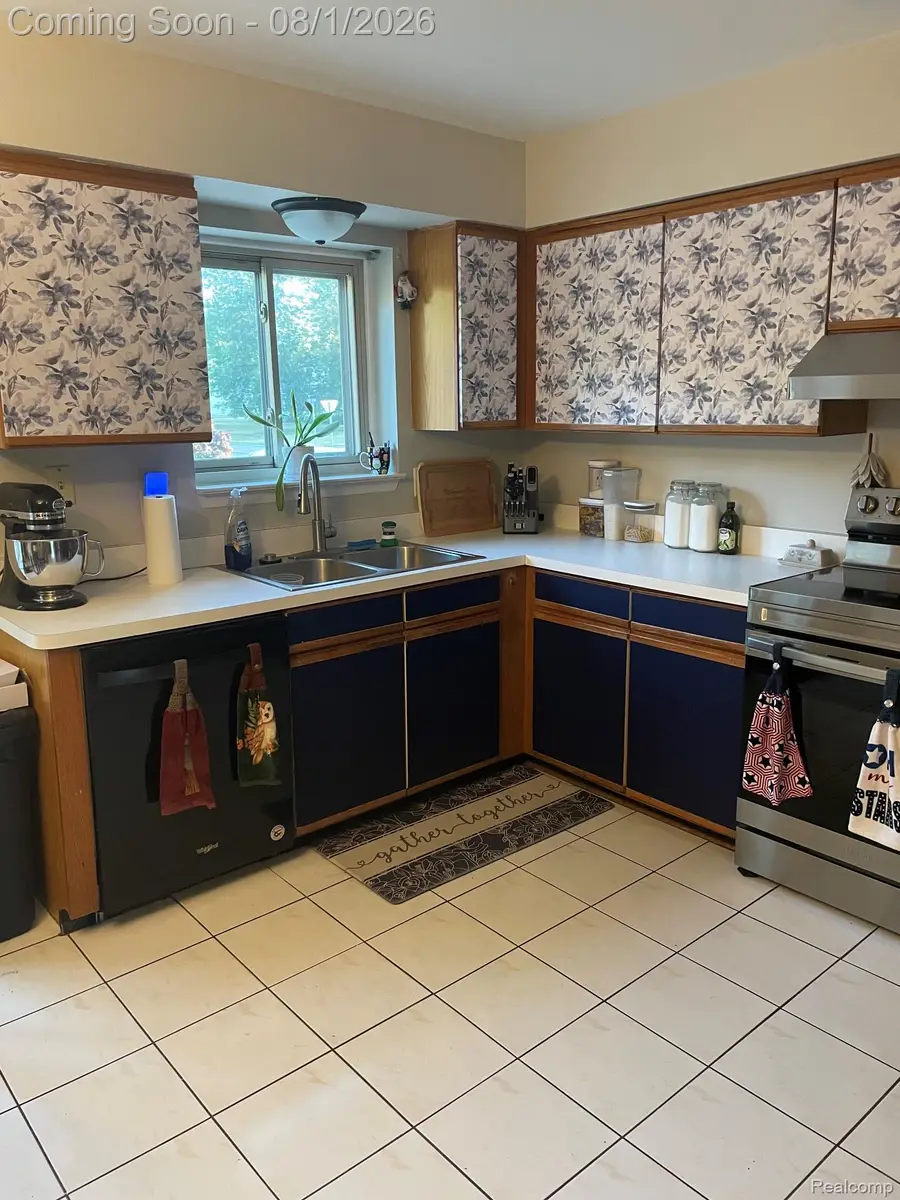 1675 North Drive, Walled Lake, MI 48390 - #3