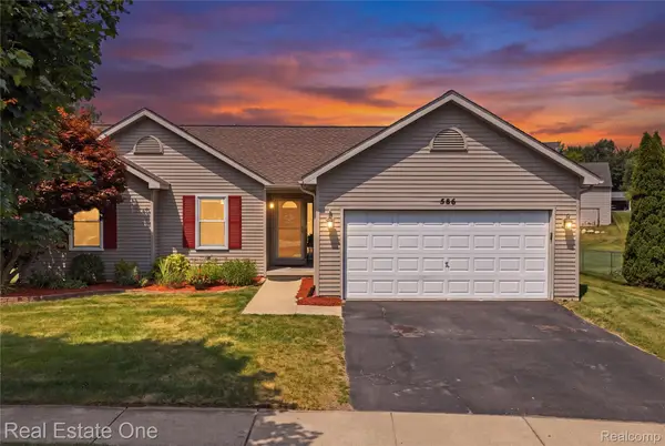 586 Town Trail, Pinckney, MI 48169