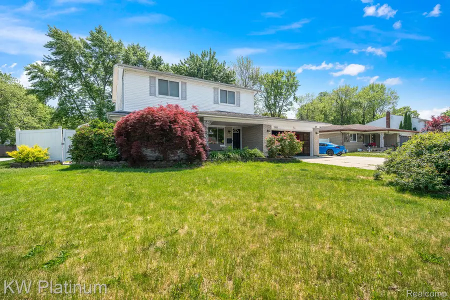 34126 Dryden Drive, Sterling Heights, MI 48312 - #2