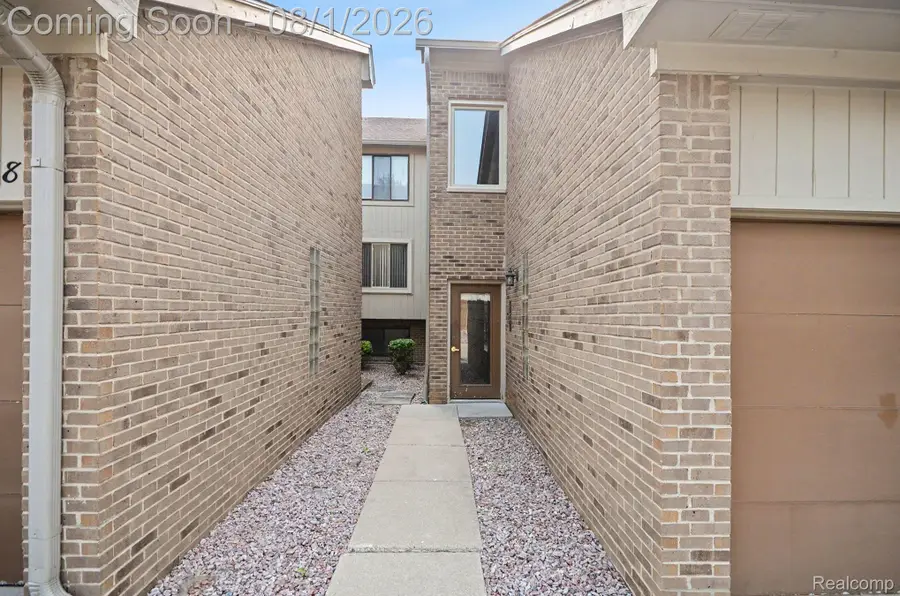 42366 Lochmoor Street, Clinton, MI 48038 - #3
