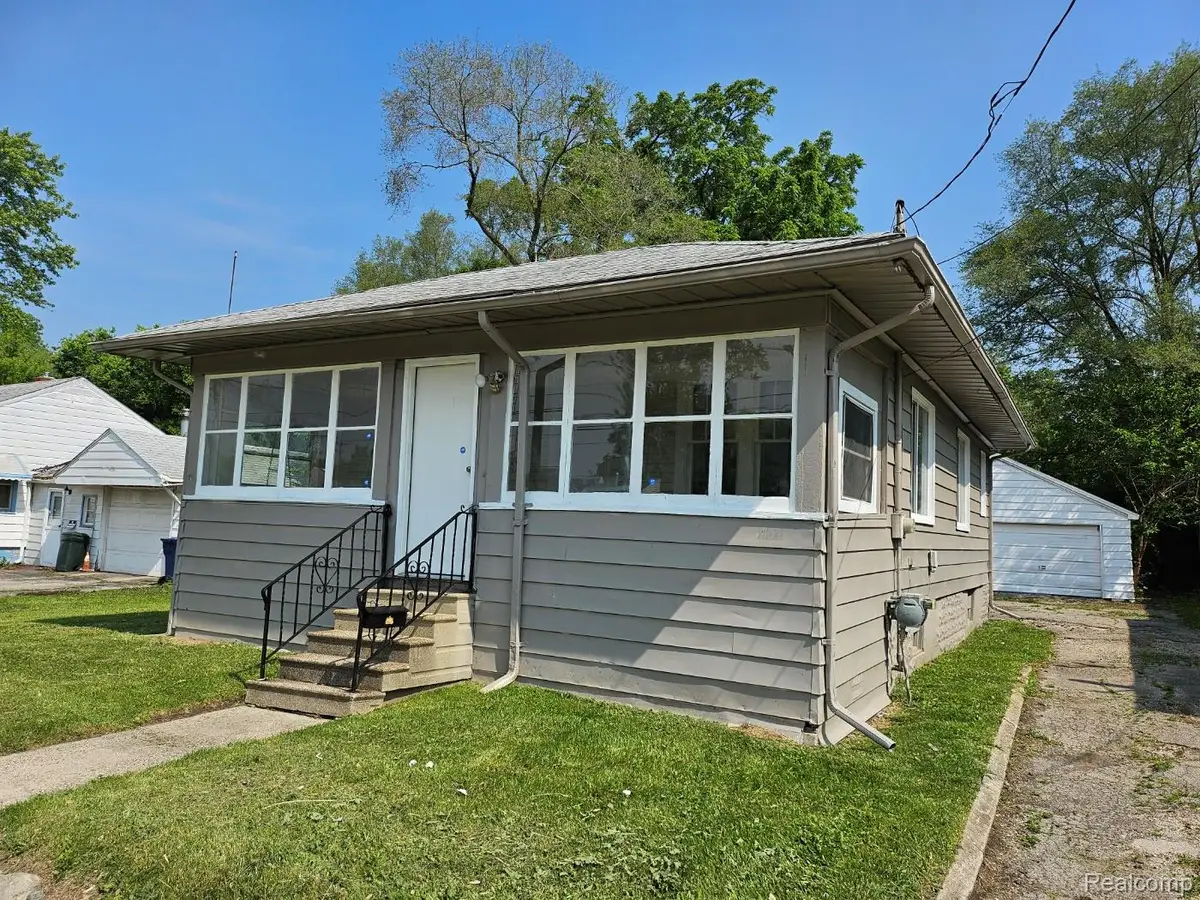 1102 W Atherton Road W, Flint, MI 48507 - #1