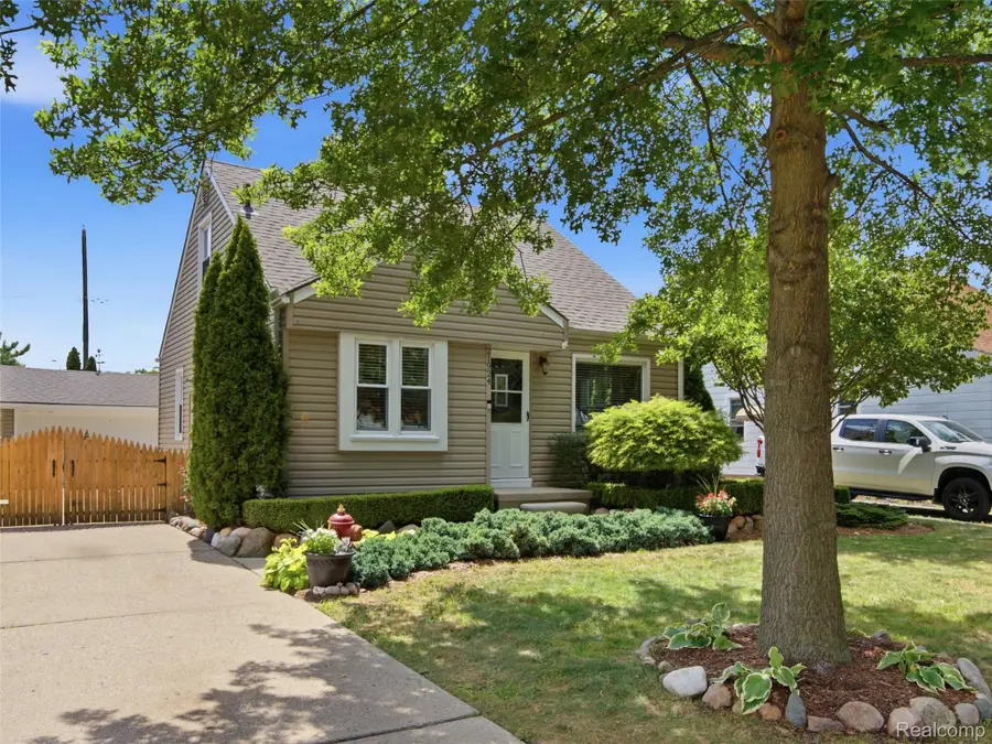 21924 Revere Street, Saint Clair Shores, MI 48080 - #3