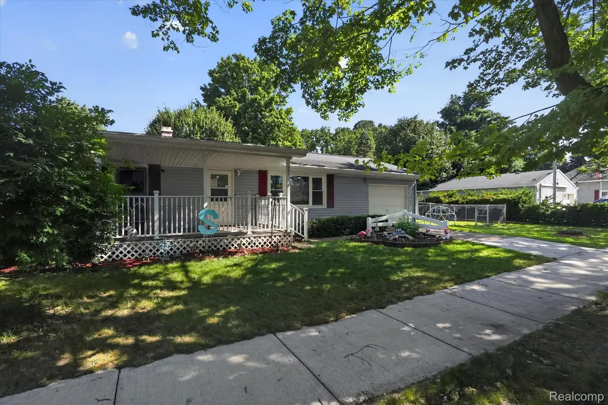 322 W Shaw Street, Charlotte, MI 48813 - #1