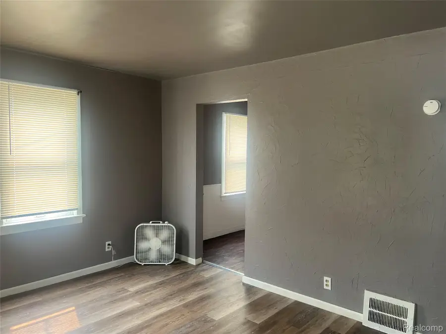 3413 Clairmont Street, Flint, MI 48503 - #2