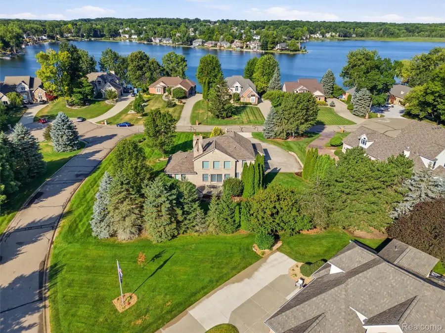 16051 Pine Bluff Court, Fenton, MI 48430 - #2