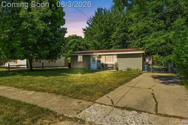 813 Oak Park Drive, Fenton, MI 48430