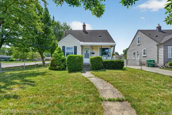 28417 Barton Street, GardenCity, MI 48135