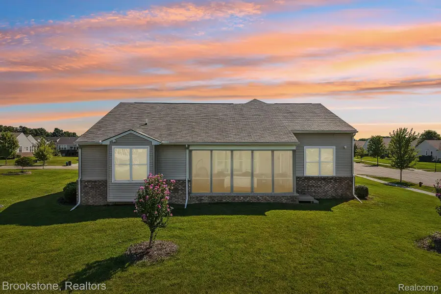 9350 Pebble Beach Lane, Grand Blanc, MI 48439 - #2