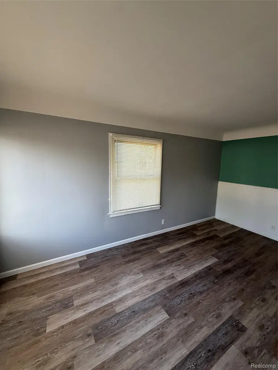 987 S Ballenger Highway S, Flint, MI 48532 - #2