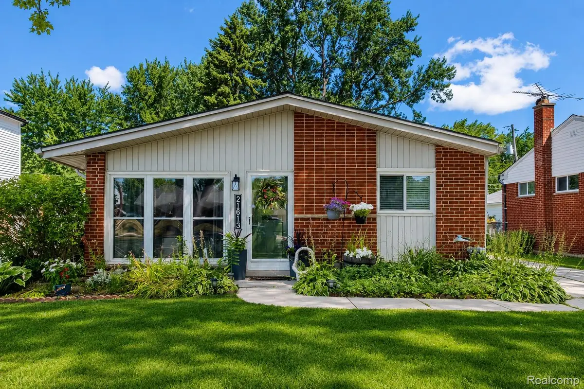 21613 Parkway Street, Saint Clair Shores, MI 48082 - #1