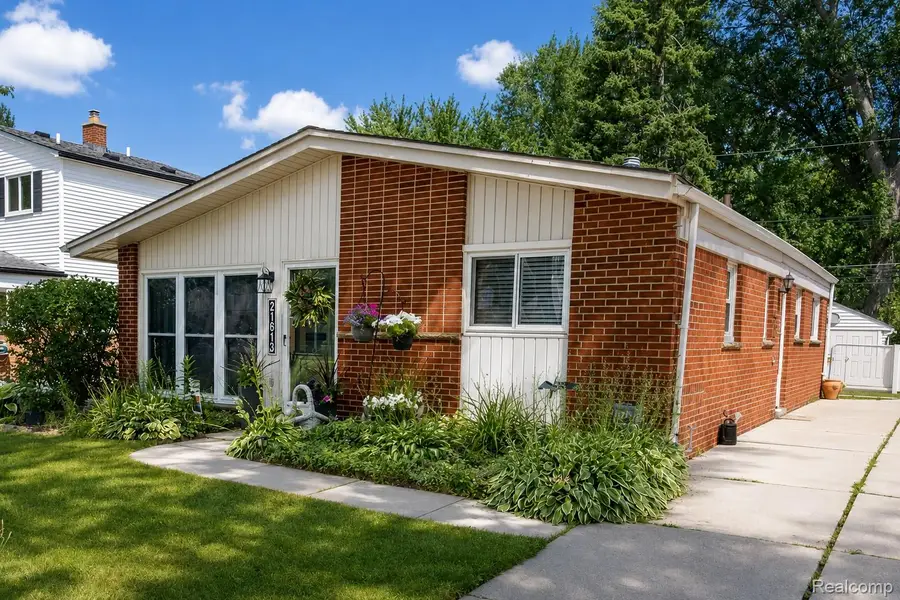 21613 Parkway Street, Saint Clair Shores, MI 48082 - #2