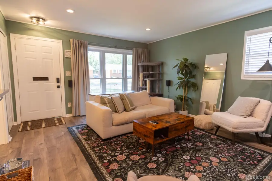 21613 Parkway Street, Saint Clair Shores, MI 48082 - #3
